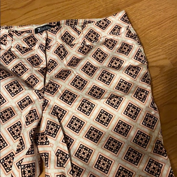Capri print New York and Company pants - Picture 2 of 3